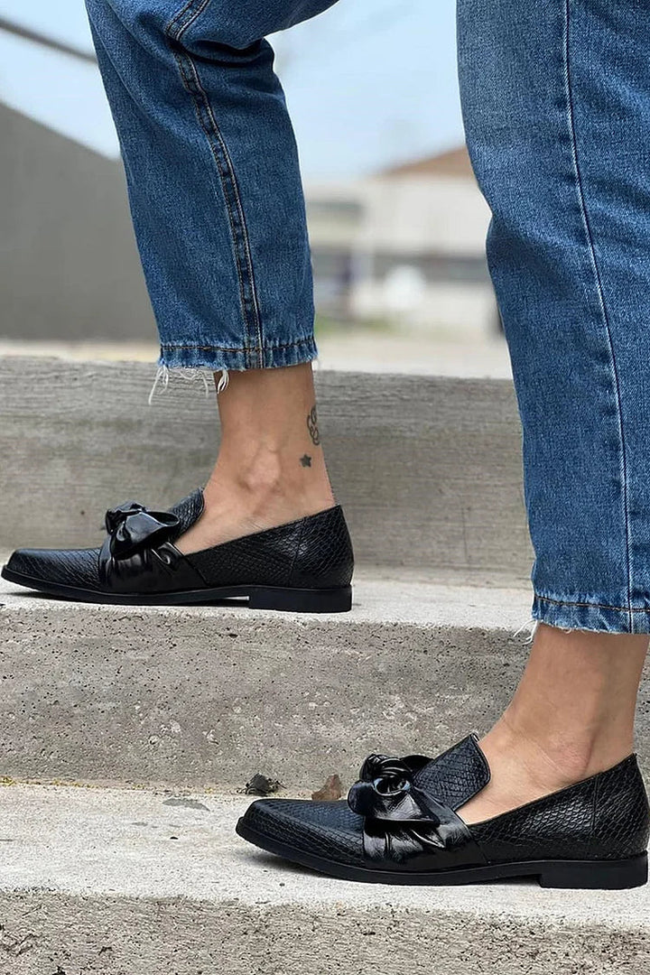 Giselle | Black Loafer with Elegant Bow