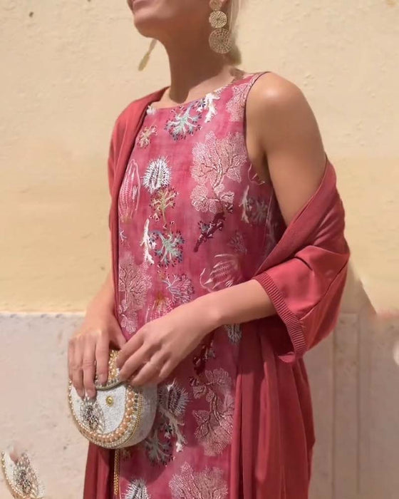 Set consisting of a sleeveless long dress and matching cardigan