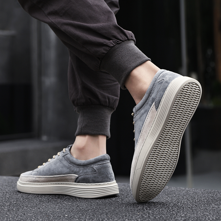 Giovanni Genuine Leather Sneaker