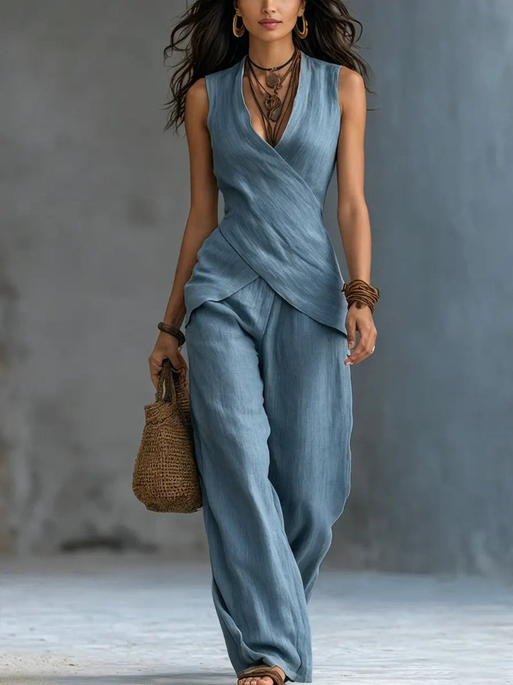 Women's complete outfit in cotton and linen consisting of a top with a crossover pattern and wide-leg trousers.