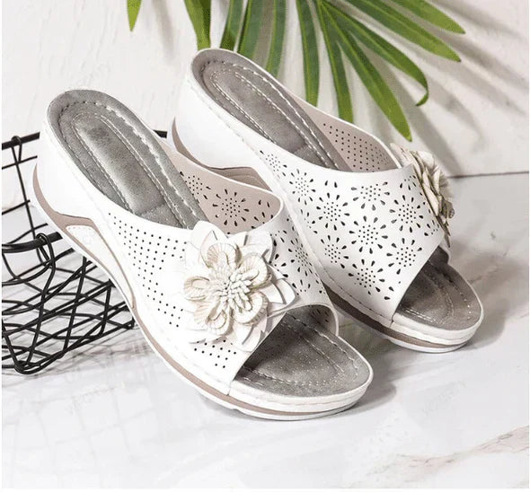 Orthopedic soft leather sandals with arch support