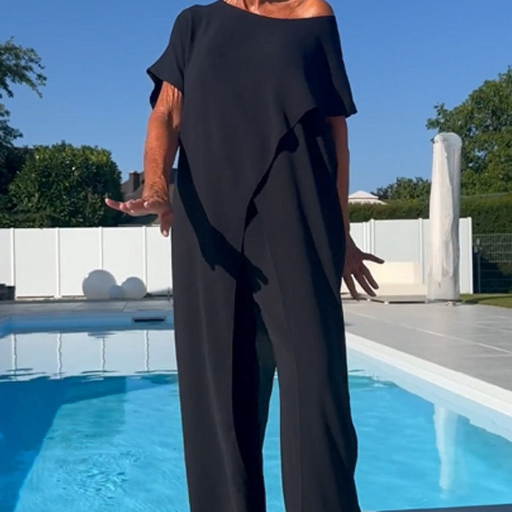 Top and trousers in solid color with off-the-shoulder design