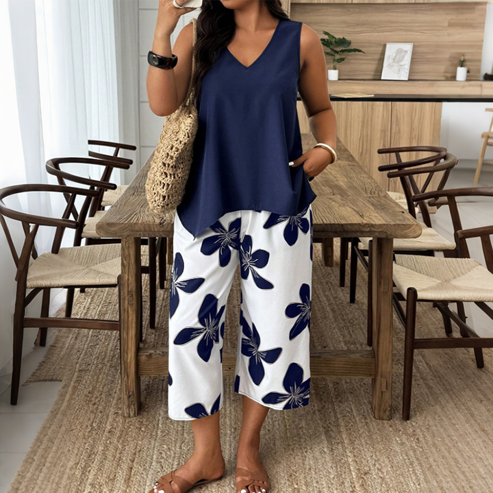 ✨ Women's outfit consisting of an asymmetric top and floral patterned capri trousers: versatile, colorful, and comfortable 🌺