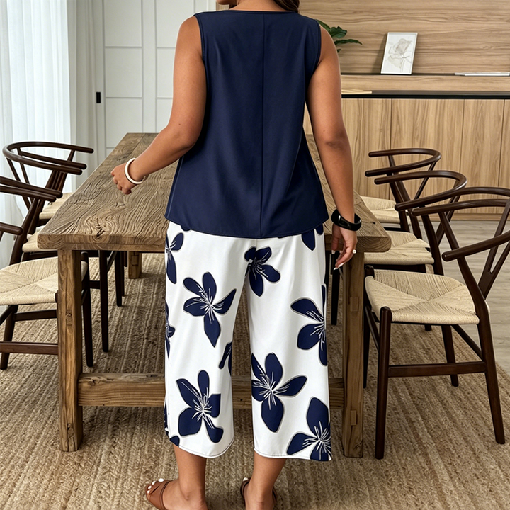✨ Women's outfit consisting of an asymmetric top and floral patterned capri trousers: versatile, colorful, and comfortable 🌺